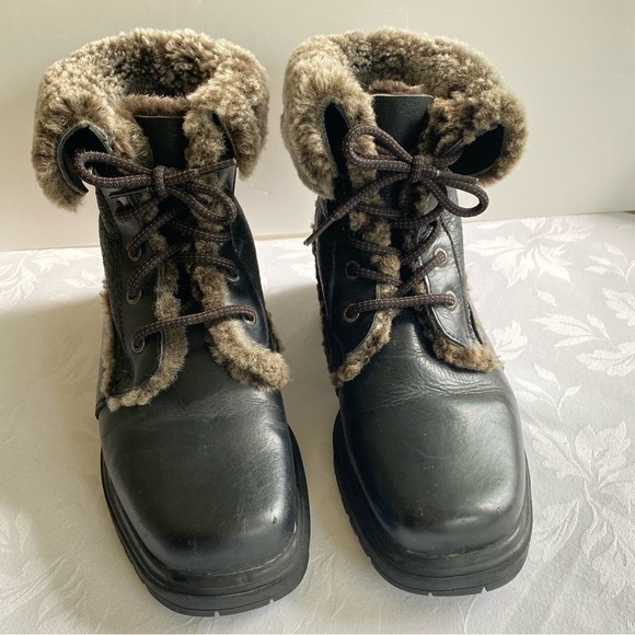 College Shoes - Black Leather and Natural Shearling Lace Up Square Toe Winter Boots 7M College